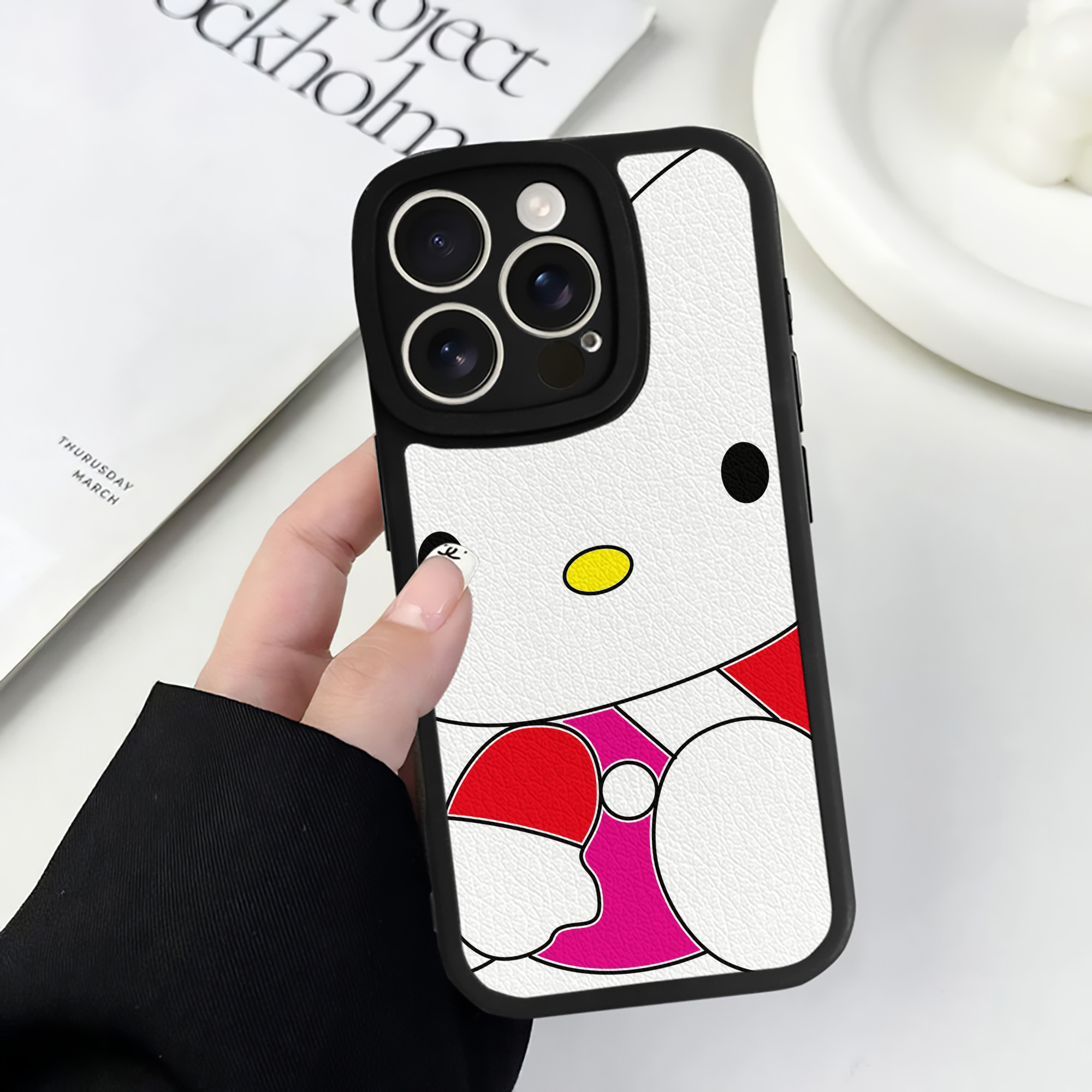 （画像用） Hello Kitty ハローキティ 【iPhone 16シリーズ対応】シリコンスマホケース（レザー調） 材質：シリコン